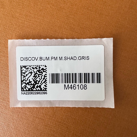 EUC Gray Leather, Black Strap, Louis Vuitton Bumbag
$1,900 - Picture 9 of 11